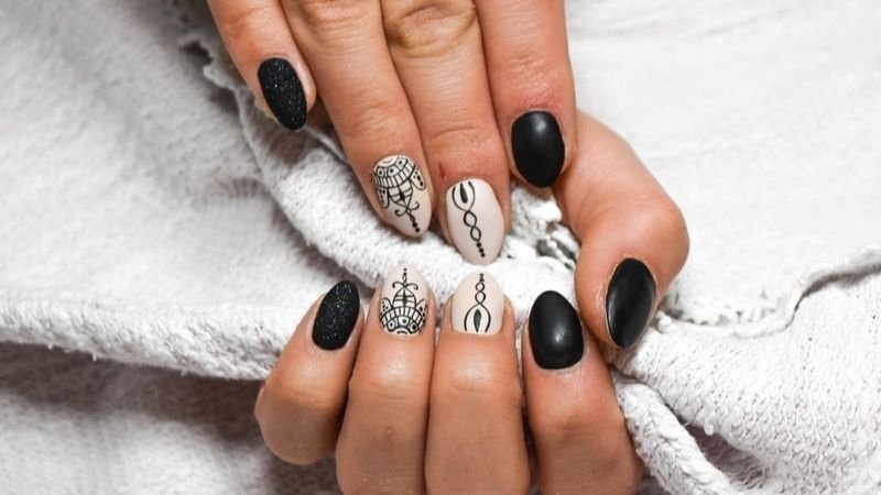 Halloween Nails Simple 9 Spooky Chic Black & White Nails for Halloween!